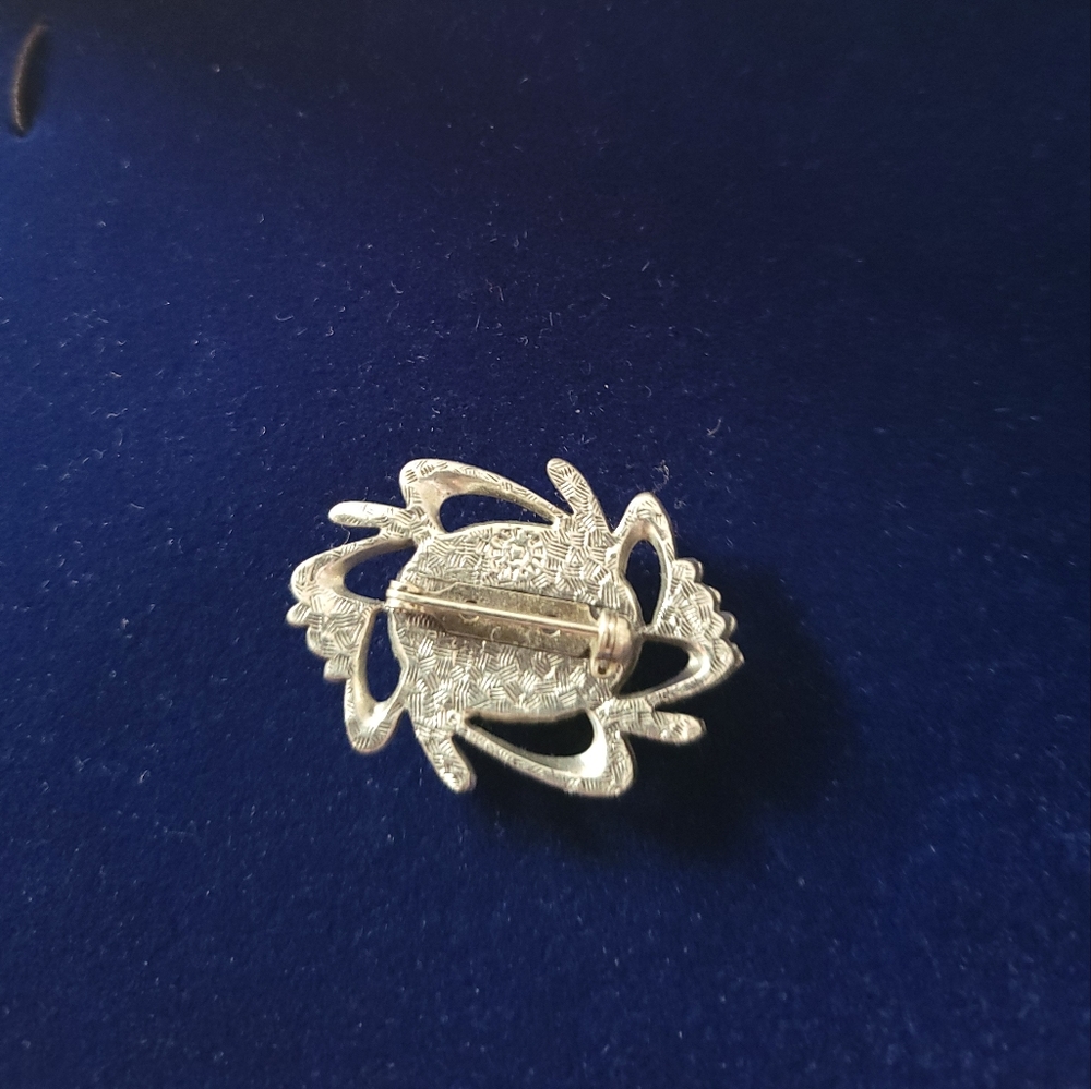 Early Bell Jewelry Company Howlite Brooch - Picture 2 of 5